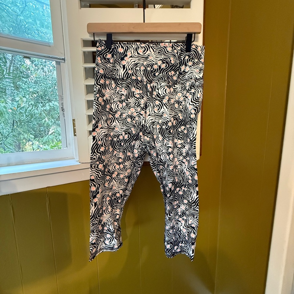 Stylish Black and White Activewear Leggings